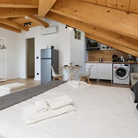 Apartamento Buniva Home-mansarda In The Heart Of